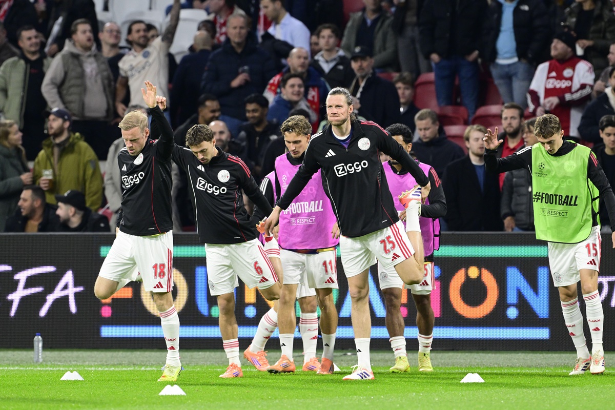 Ajax Under New Leadership Heitinga Dismissed Following Defeat