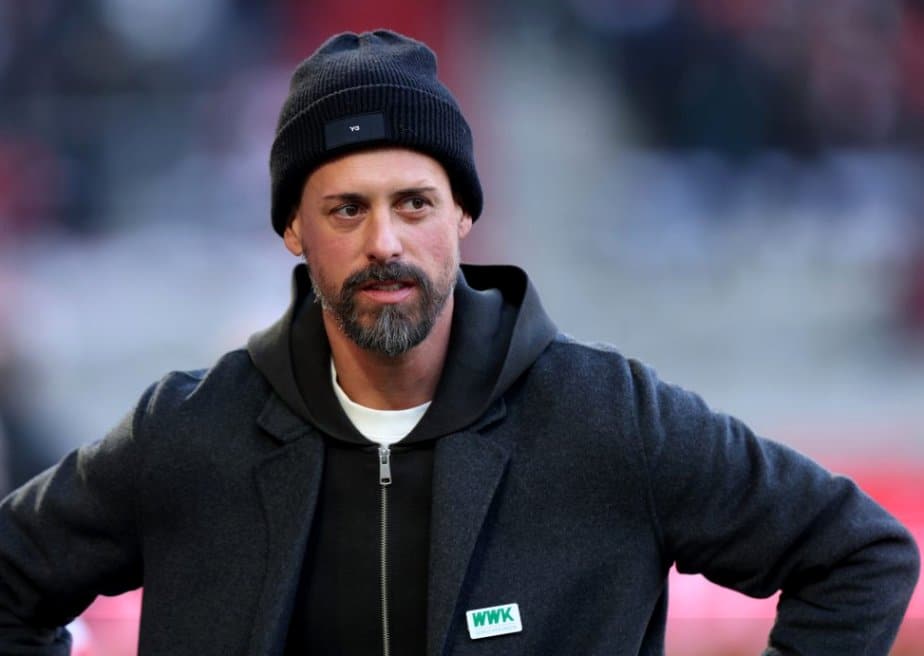 Augsburg Secures Vital Win Against Hamburger SV 1