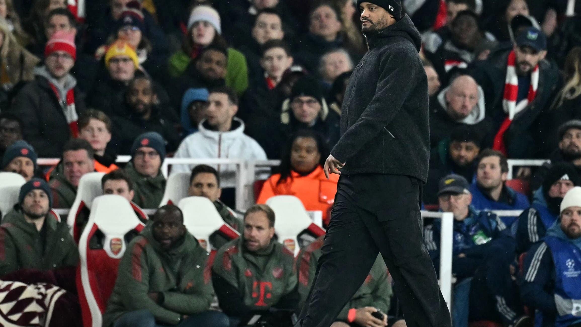 Bayern Fans Gather Safely Ahead of Arsenal Clash 1