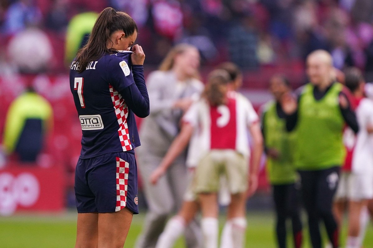 Controversial Ending to Eredivisie Women s Match Between Ajax and PSV
