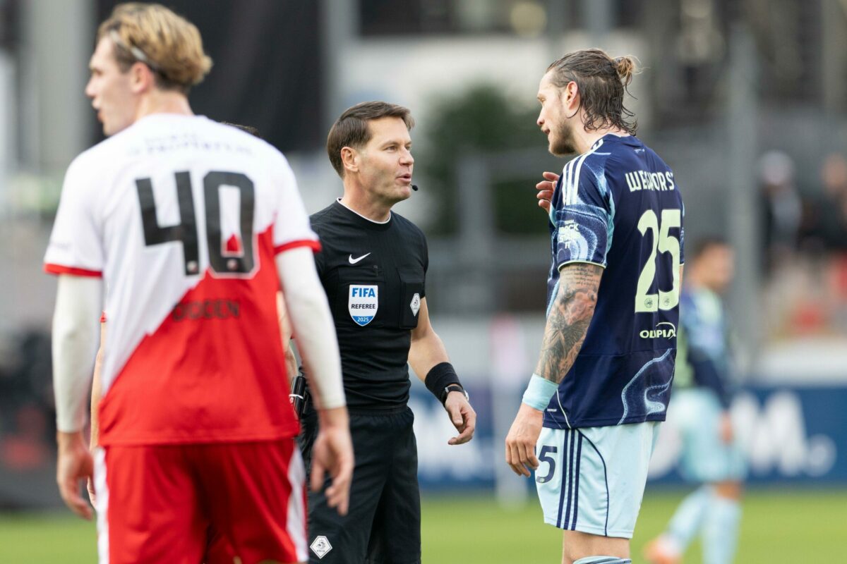 Controversy Surrounds Referee Danny Makkelie During FC Utrecht vs. Ajax Match 1