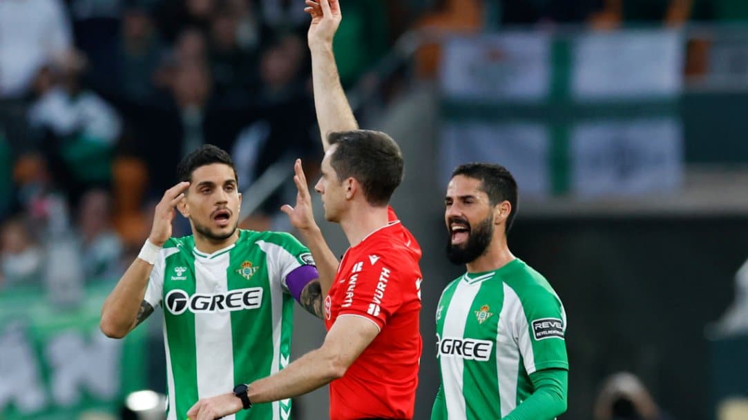 Disciplinary Committee Upholds Red Card Decision for Antony