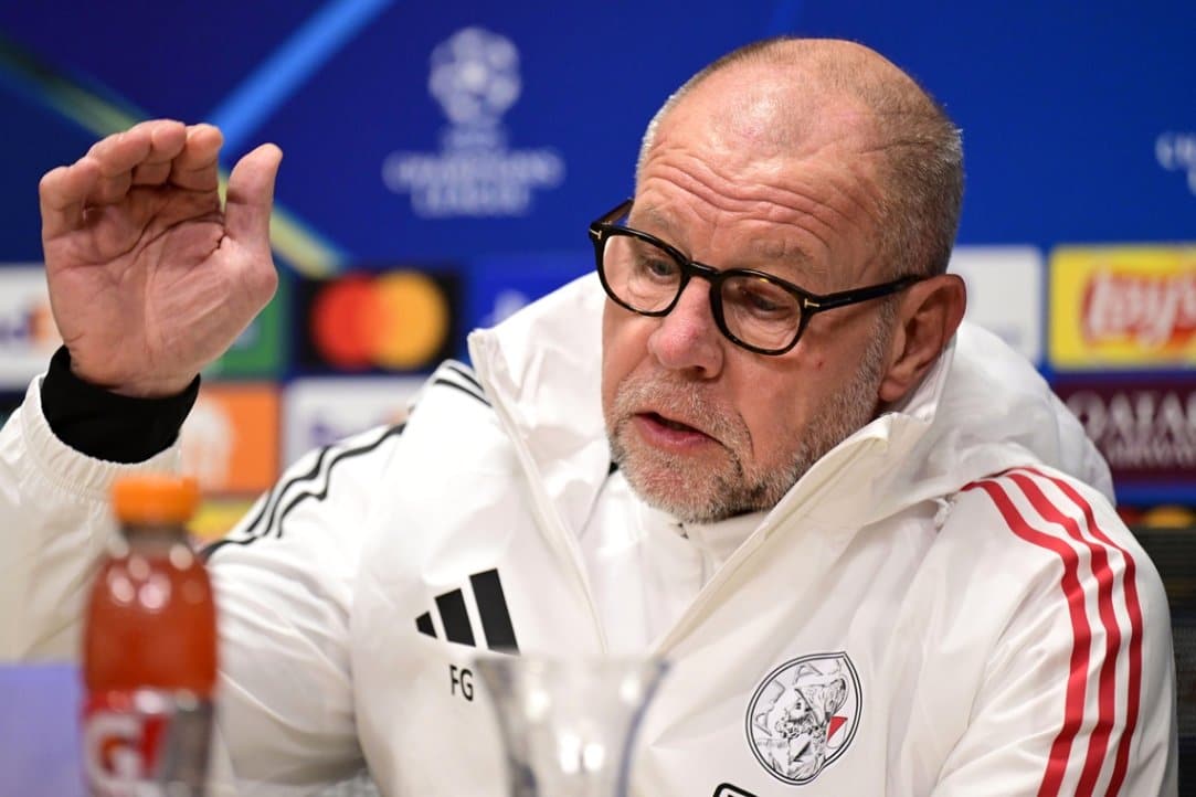 Goalkeeper Dilemma at Ajax Fred Grim s Strategic Changes