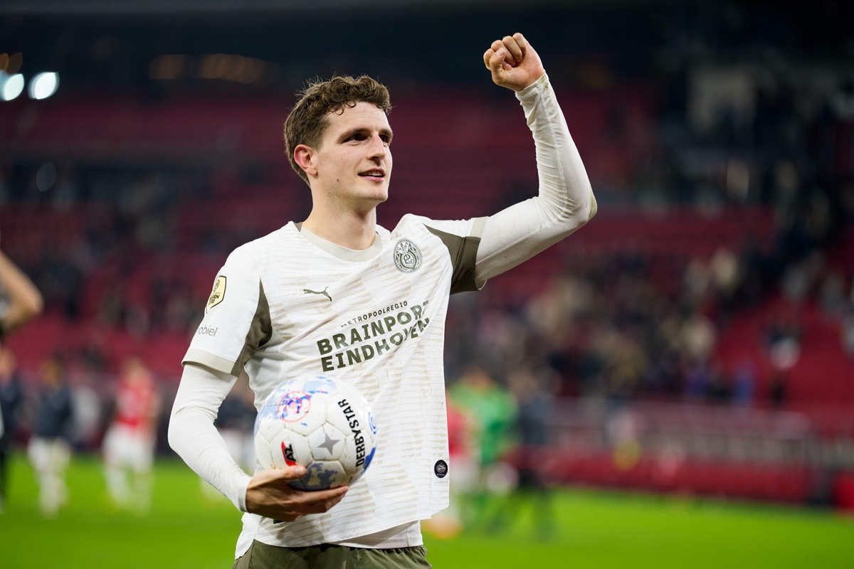 Guus Til s Triumphant Return to AZ with a Hat Trick