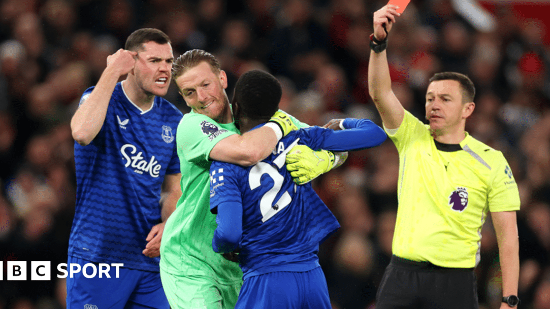 Idrissa Gueye s Red Card Sparks Controversy in Premier League Match