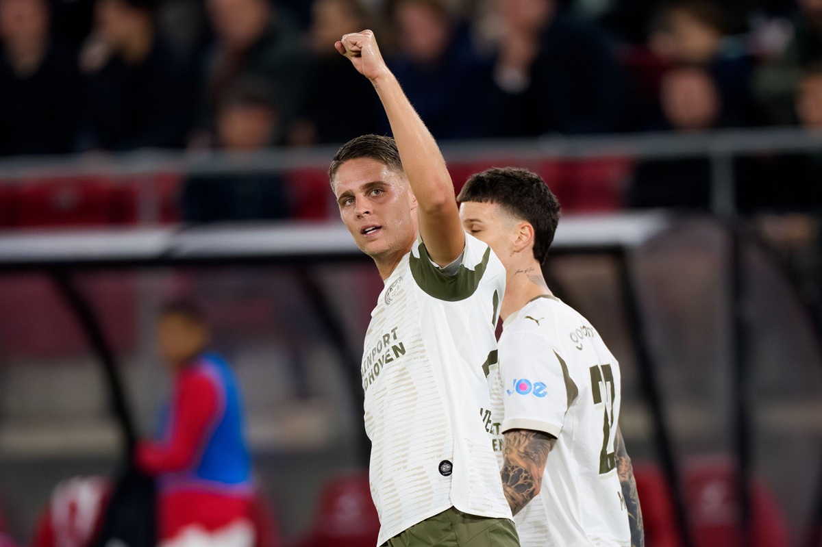 Joey Veerman Shines in PSV s Dominant Victory Over AZ