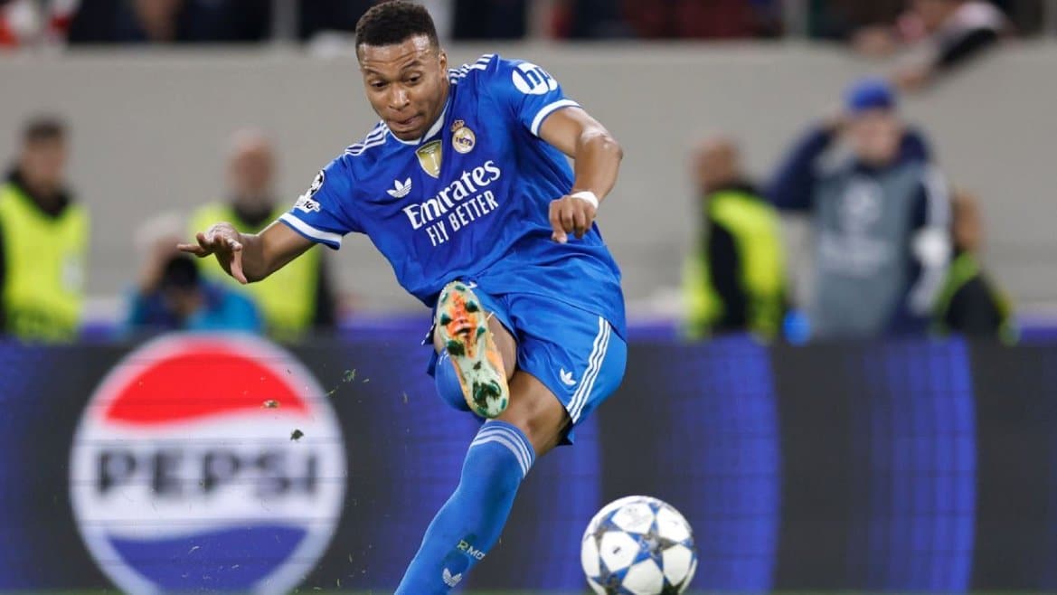 Mbapp and Camavinga Rally Support for Coach Alonso Following Champions League Victory