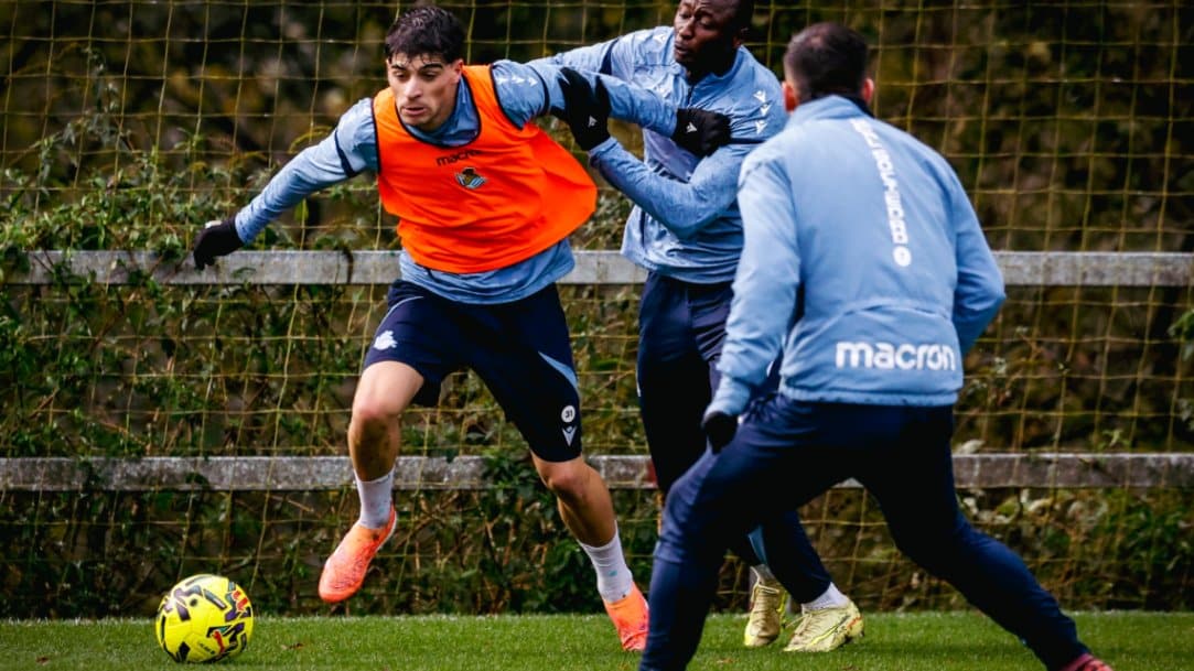 Real Sociedad Prepares for Villarreal Match Amid Injury Concerns