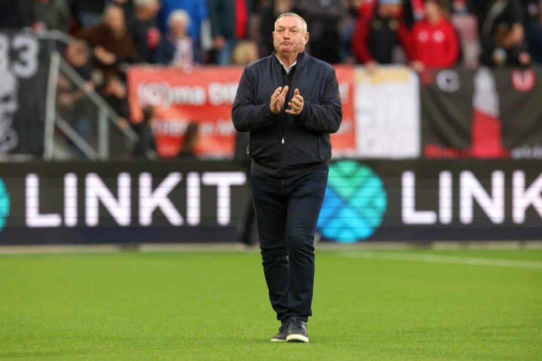 Ron Jans Takes Firm Action Against Zidane Iqbal at FC Utrecht