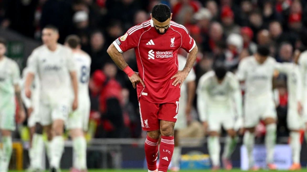 Rooney Advocates for Salah s Benching to Revitalize Liverpool s Performance