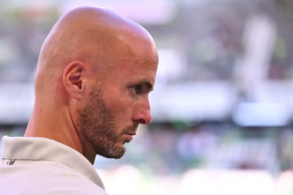 VfL Wolfsburg Announces Coaching Changes Following Dismissal of Paul Simonis